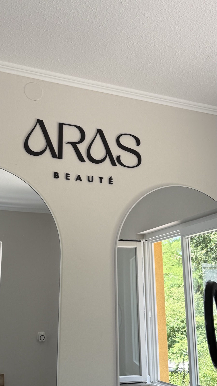 Wandbeschriftung Aras Beauté