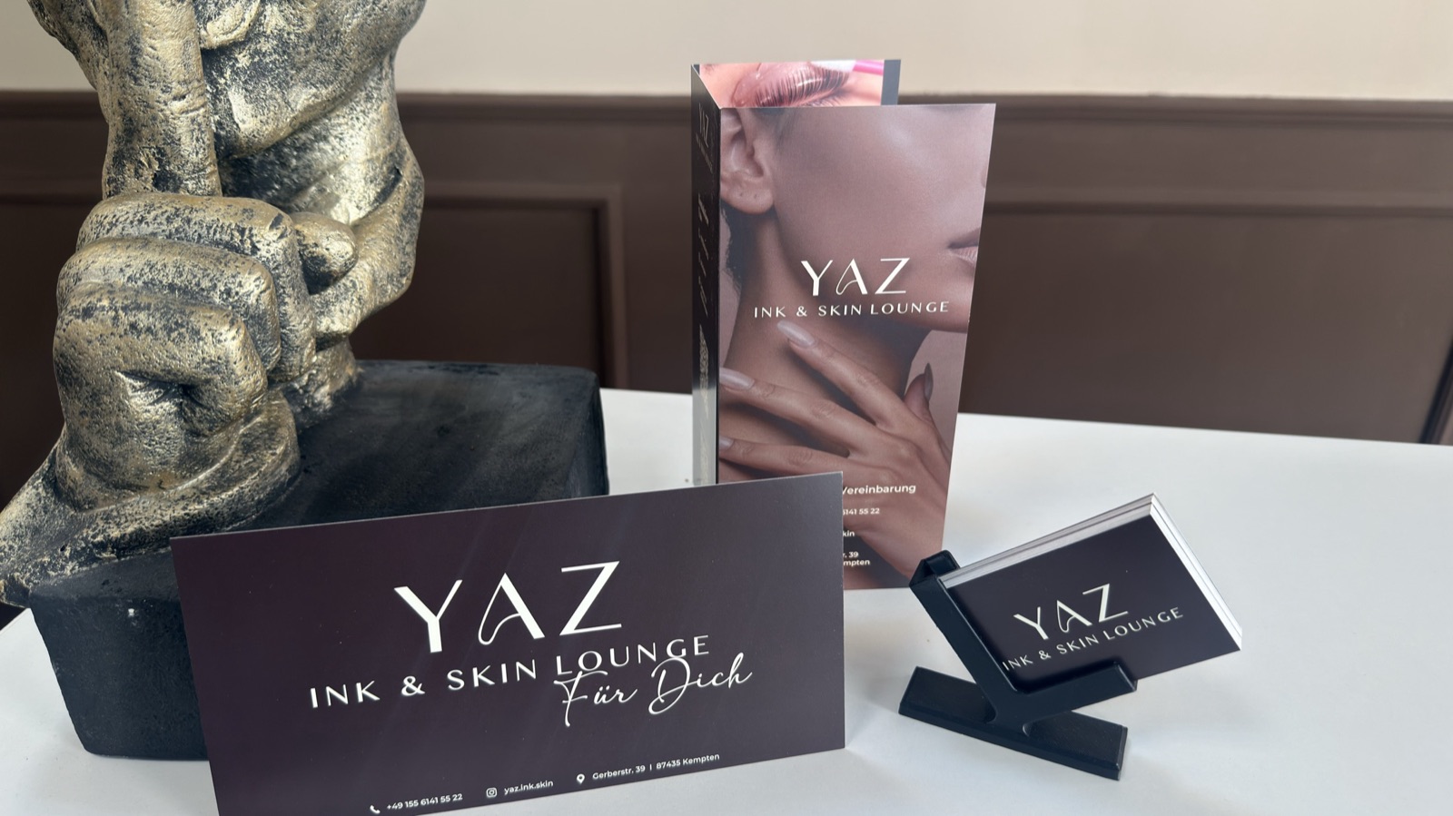 Gestaltete Karten und Plakat fuer YAZ Skin Lounge