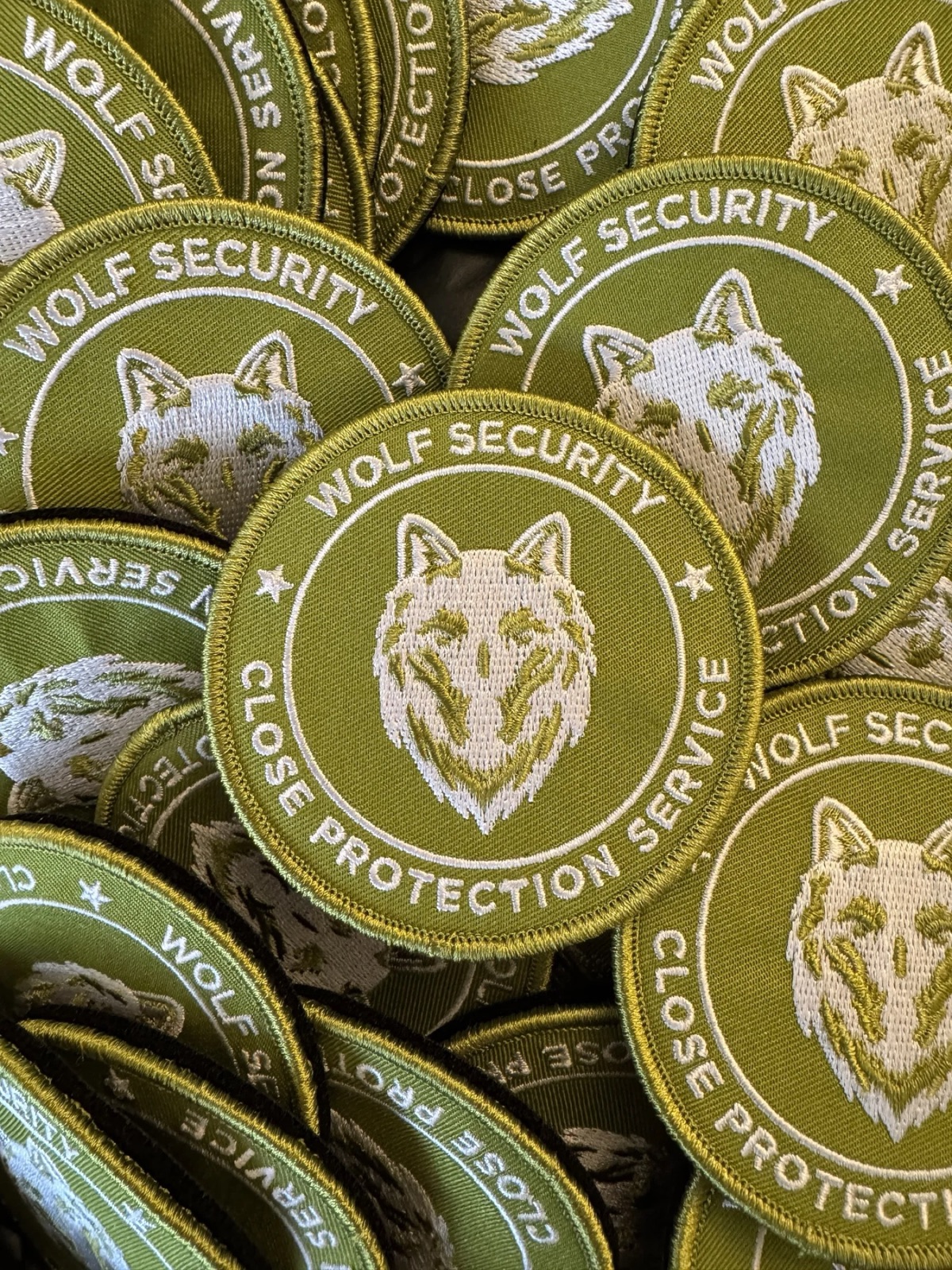 Gestickte Patches fuer Wolf Security